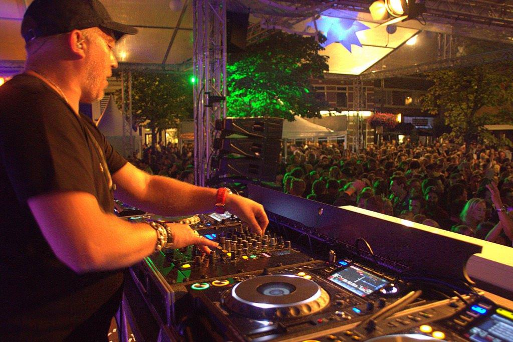 Festival DJ Boeken Con Nalez – MC SHizzler